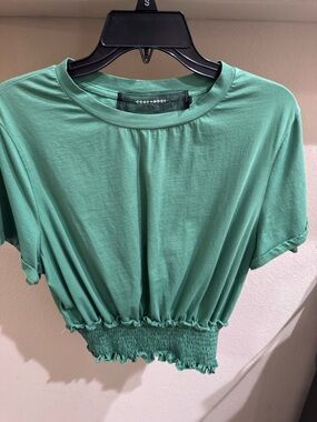 Casual Smocked-Hem Crop Top in Mint Green